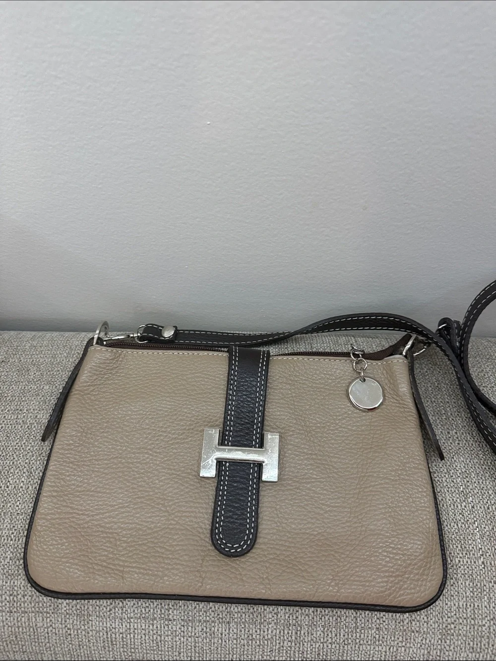 Vera Pelle Taupe and Black Leather Crossbody with Silver H Accent
